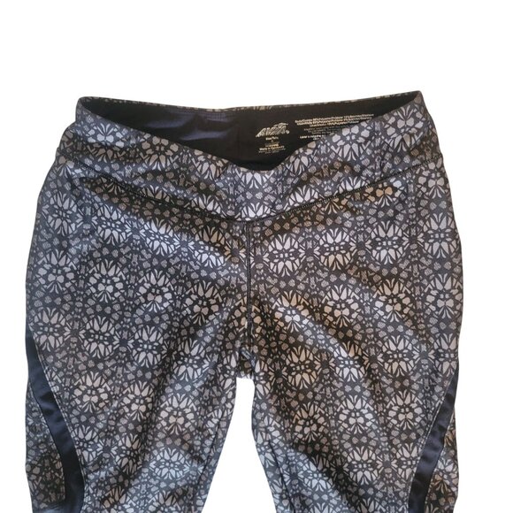 AVIA Activewear Black Patterned‎ Womens Capri Leggings With Reflective Accents - Picture 2 of 6